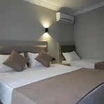 Zenia Hotel *