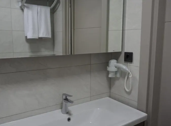 Zenia Hotel *